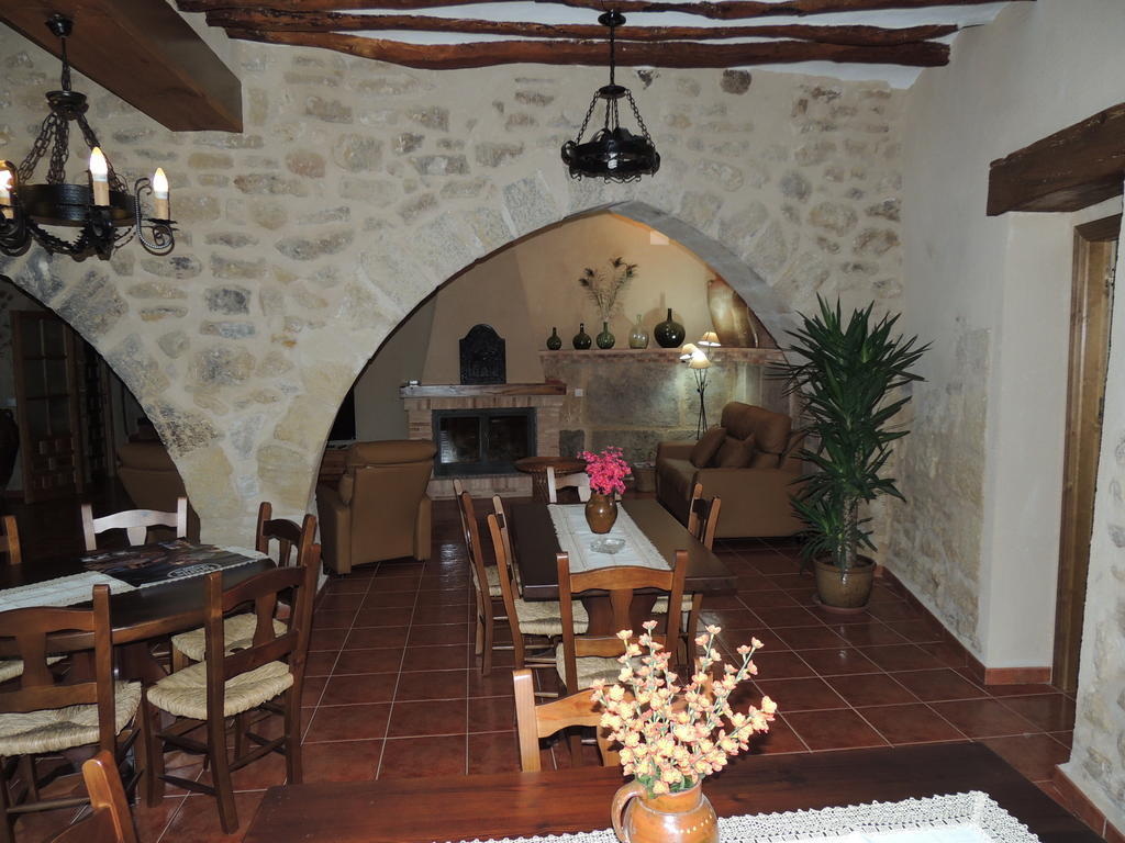 Las Bodegas Del Gilo Valdealgorfa Exterior foto